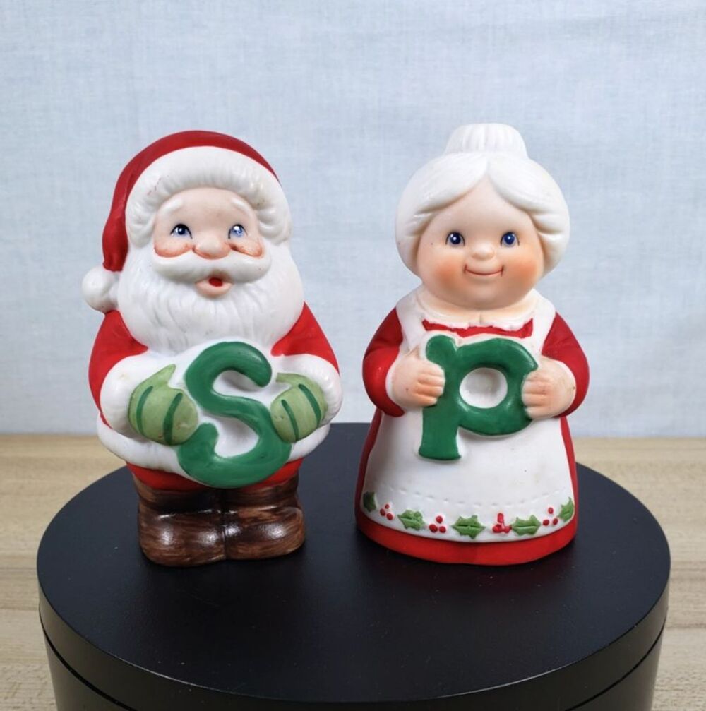 Vintage 1987 Enesco Chris Davenport Santa and Mrs Claus Salt and Pepper Shakers
